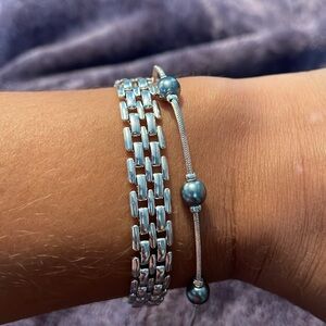 Silver tone bracelet set. Costume jewelry.